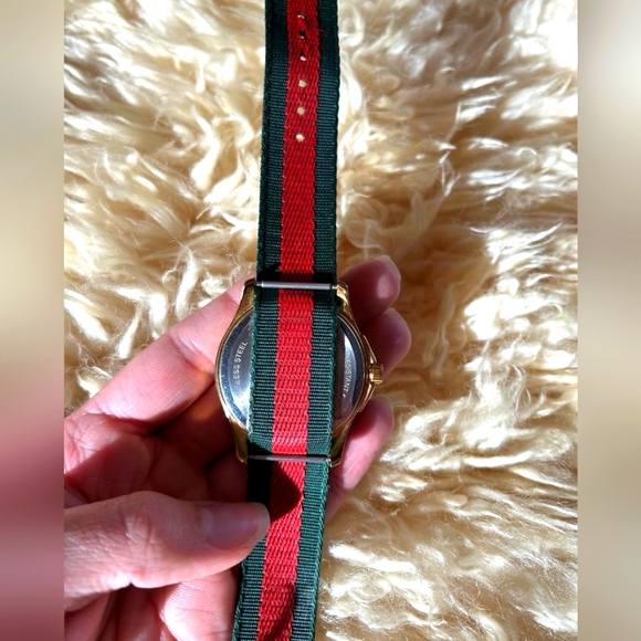 Le Marché des Merveilles Gucci watch - Picture 7 of 9
